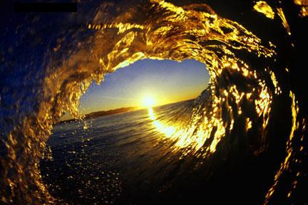 surf au coucher de soleil